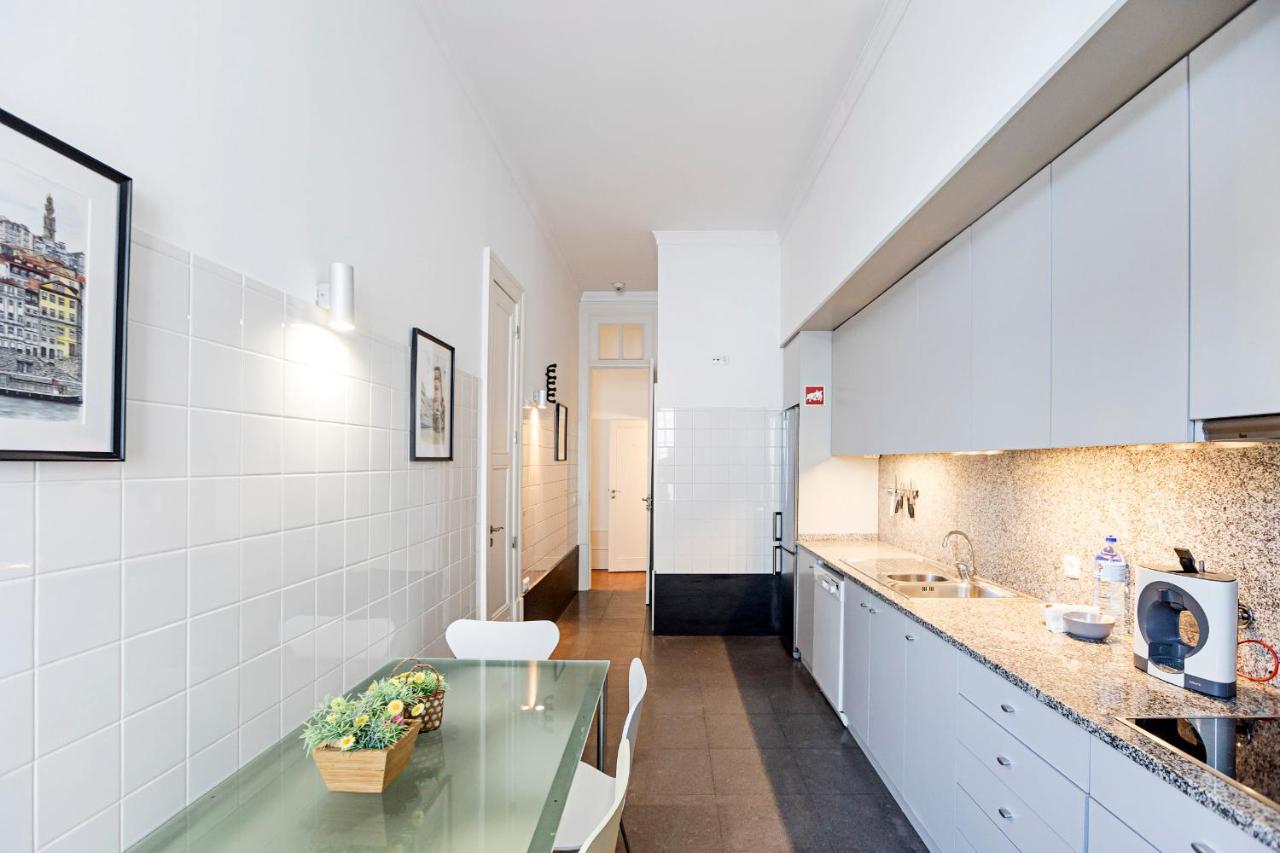 Lovelystay - Aurora Heights Apartment Porto Luaran gambar
