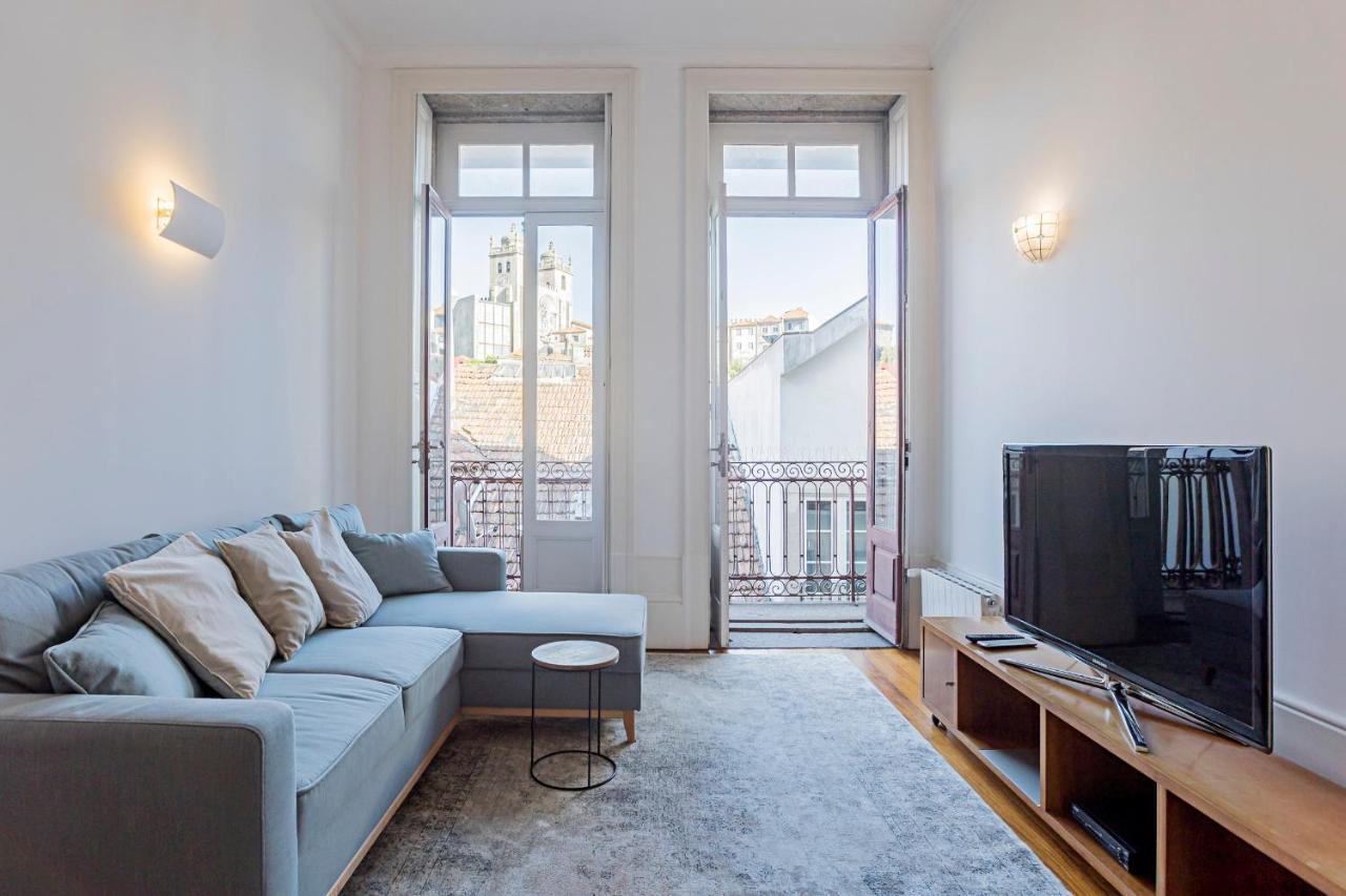 Lovelystay - Aurora Heights Apartment Porto Luaran gambar