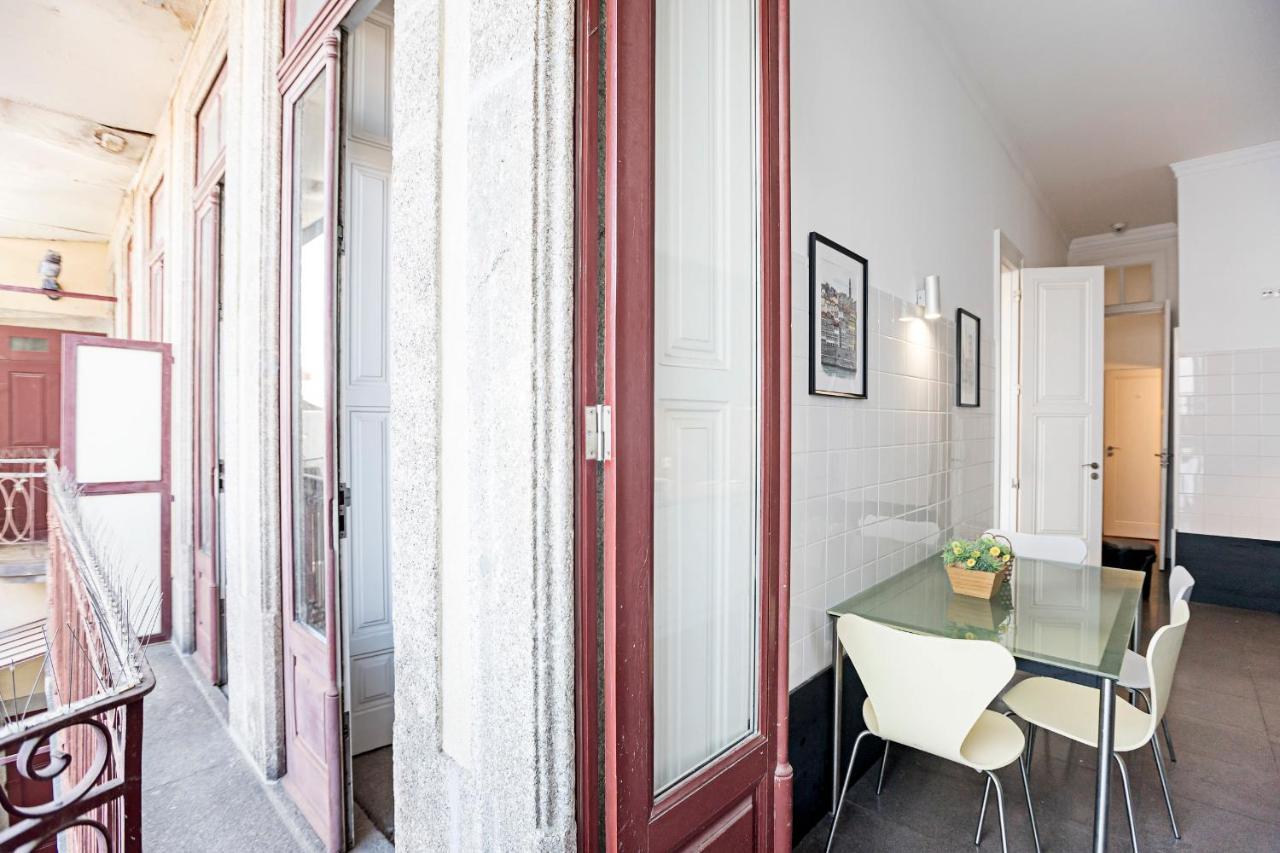Lovelystay - Aurora Heights Apartment Porto Luaran gambar