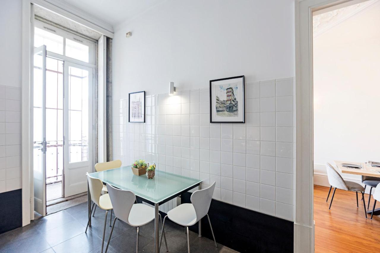 Lovelystay - Aurora Heights Apartment Porto Luaran gambar